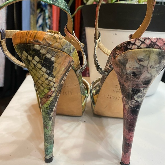 Stuart Weitzman platform heels - Picture 3 of 4